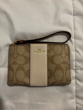 COACH Signature Canvas Wristlet in Khaki & Chalk